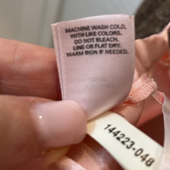 Victoria’s Secret pink satin robe and chemise with beige lace. Pink label.Size S - Picture 11 of 13